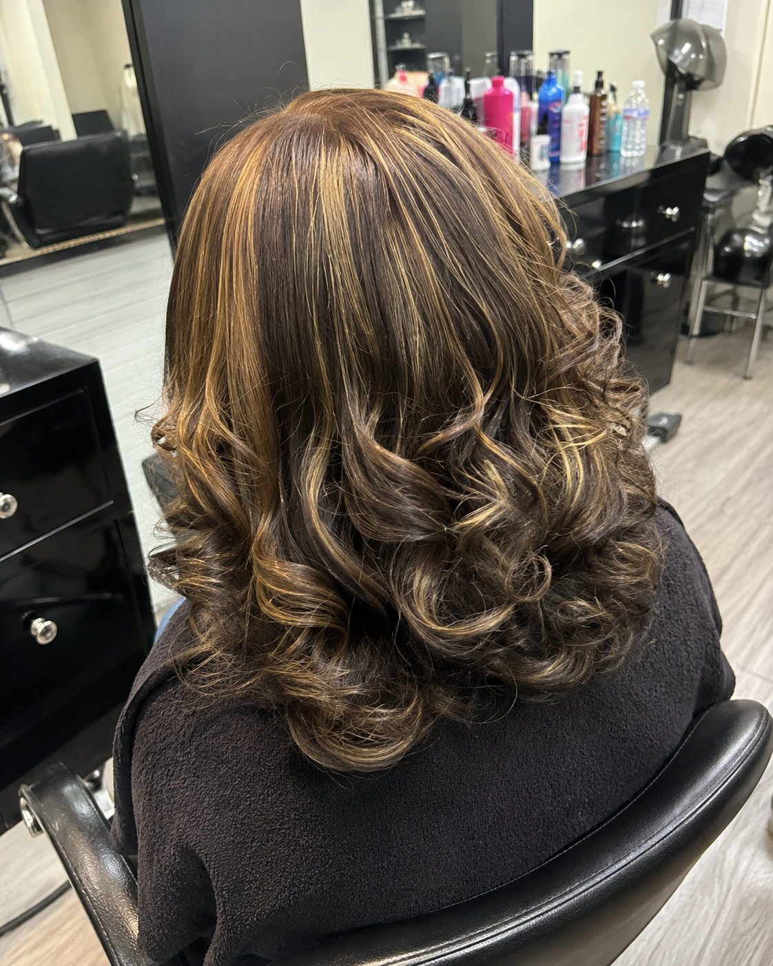 Caramel highlights curly set